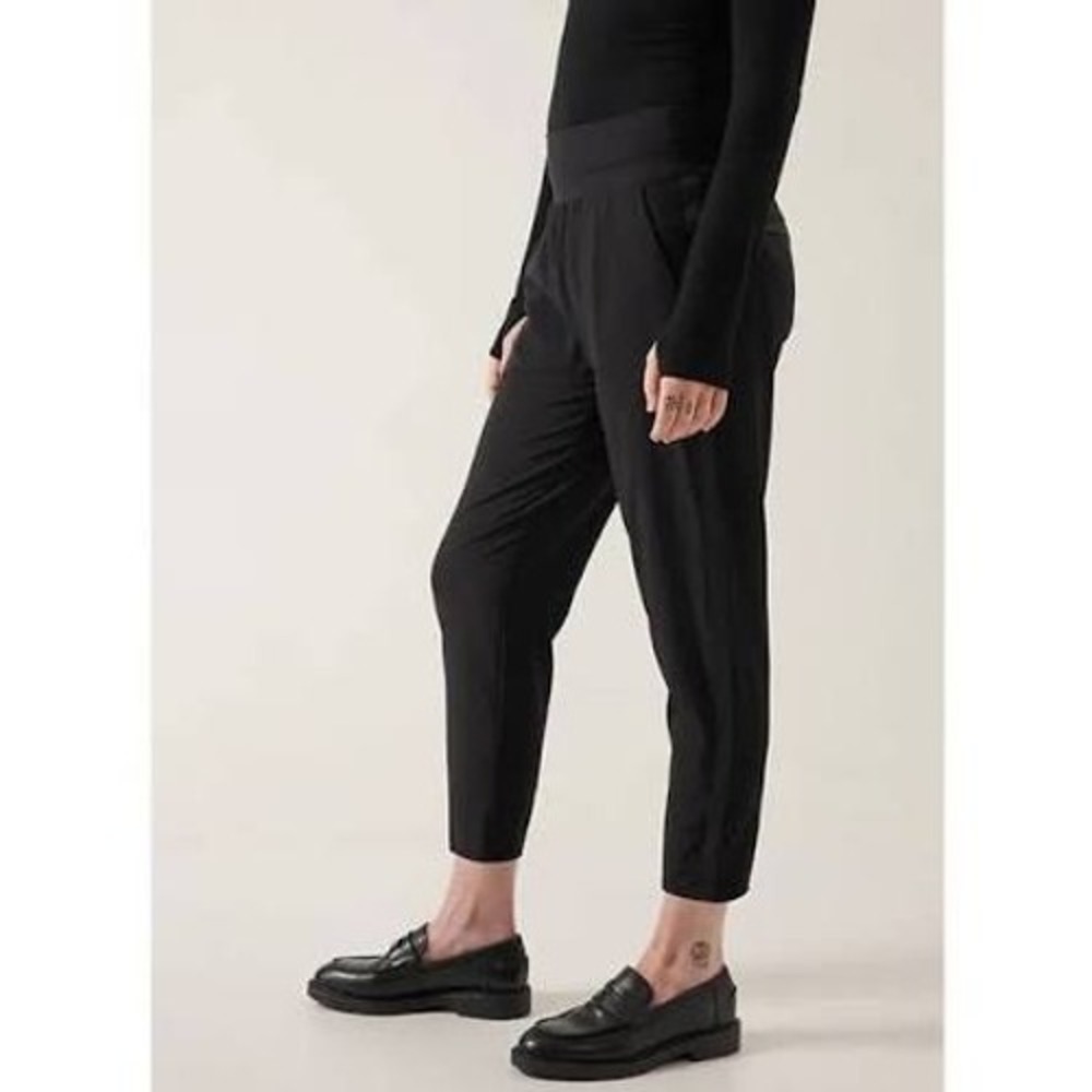 ATHLETA Nolita Slim Tapered Crop‎ Pants Black Athletic Lounge, Size 2P